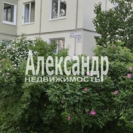 Продажа 2-комн квартиры на вторичном рынке Маршала Блюхера пр-кт,  д. 65