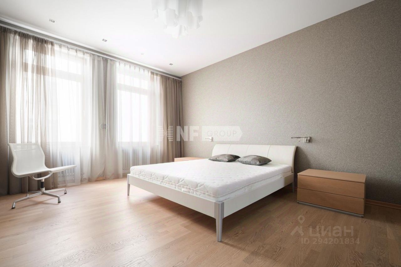 Продажа 3-комн квартиры на вторичном рынке Большая Морская улица, 4