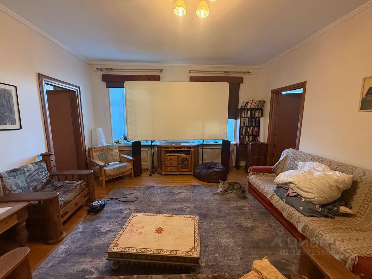 Продажа 4-комн квартиры на вторичном рынке улица Чаплыгина, 8С1