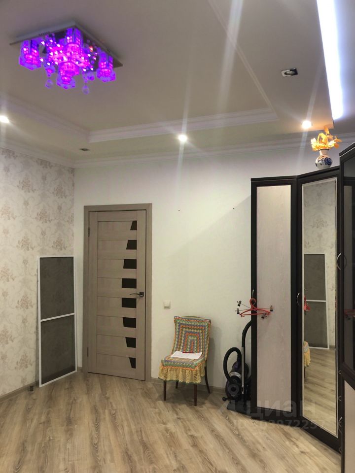 Продажа 2-комн квартиры на вторичном рынке Центральный мкр, улица Октябрьская,  д. 4