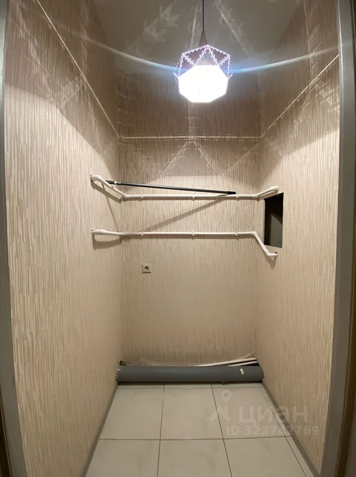 Продажа 2-комн квартиры на вторичном рынке Сабурово пгт, улица Рождественская, 4