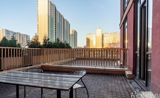 Продажа 2-комн квартиры на вторичном рынке Дыбенко ул,  д. 8,  к. 1