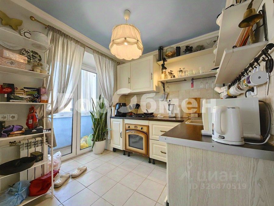 Продажа 4-комн квартиры на вторичном рынке Химки, улица Строителей,  д. 5