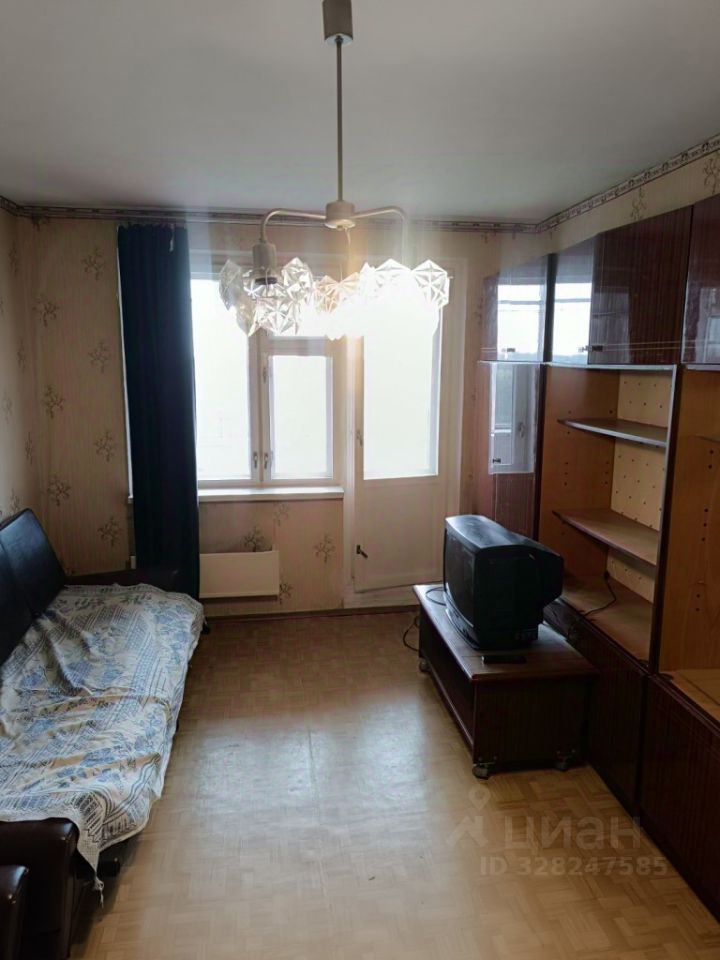 Продажа 1-комн квартиры на вторичном рынке Луга, проспект Урицкого, 99