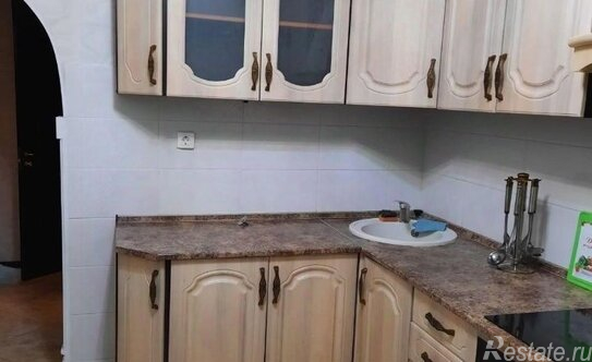 Аренда 2-комн квартиры на вторичном рынке пр-кт Защитников Москвы,  д. 8