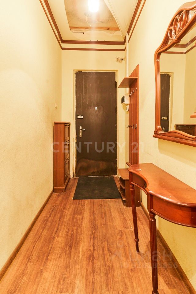 Продажа 3-комн квартиры на вторичном рынке 13-я Васильевского острова линия, 20