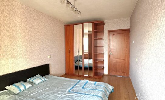 Продажа 3-комн квартиры на вторичном рынке улица Маршала Казакова,  д. 10 к1 литГ