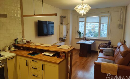 Продажа 2-комн квартиры на вторичном рынке Чёрная, Садовая улица,  д. 2 к1