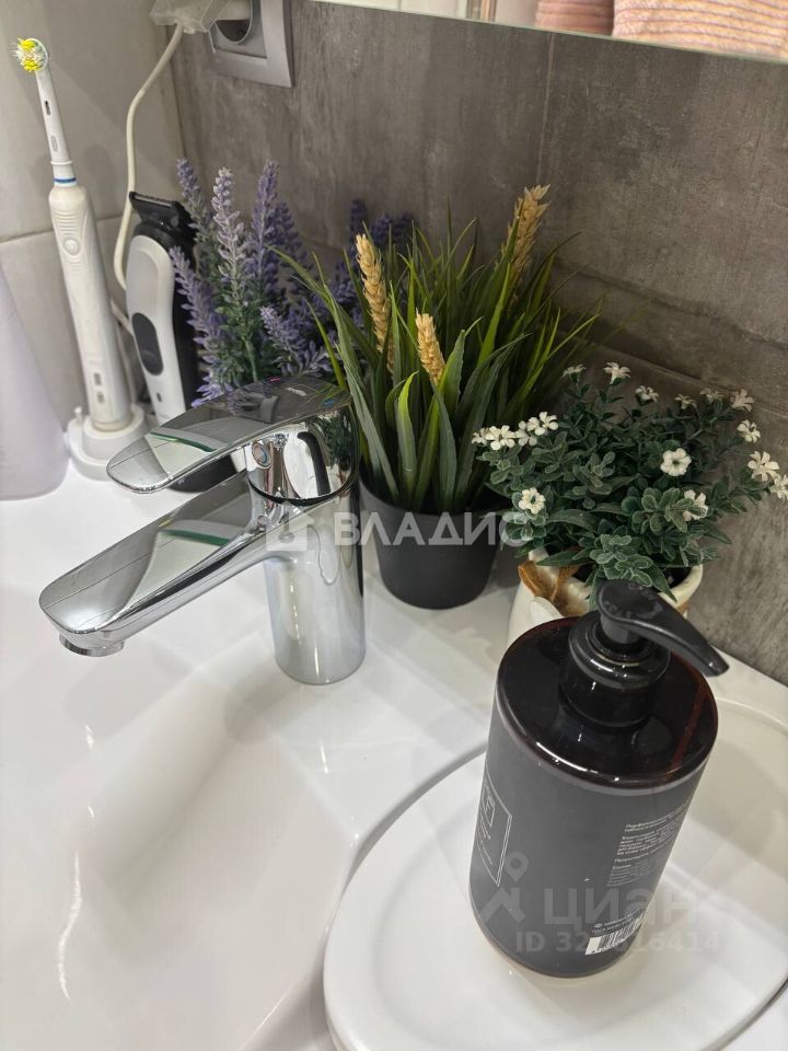 Продажа 2-комн квартиры на вторичном рынке улица Есенина, 8К1