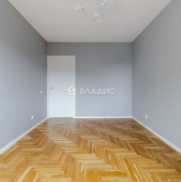 Продажа 3-комн квартиры на вторичном рынке Школьная улица,  д. 104 к2