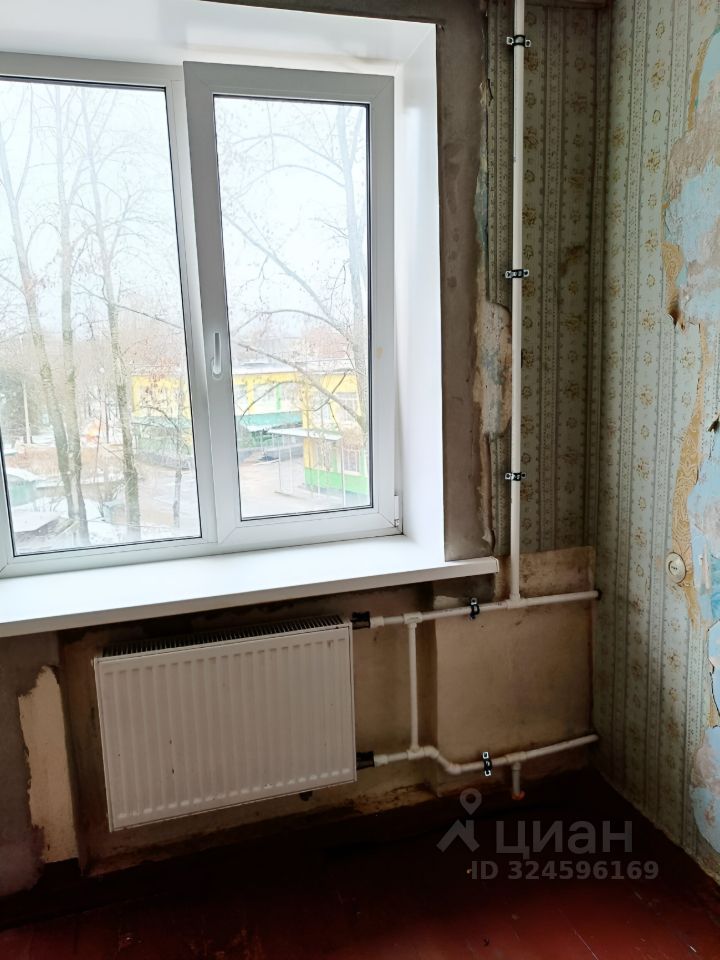 Продажа 2-комн квартиры на вторичном рынке Кириши, Комсомольская улица, 2