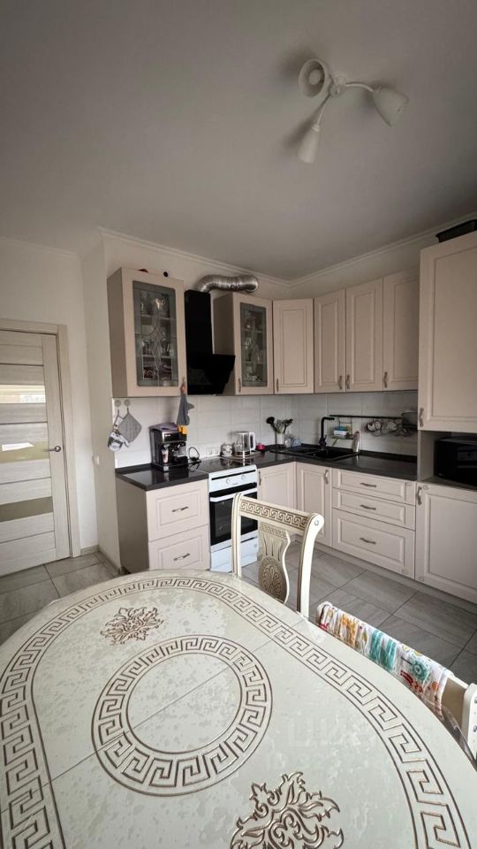 Продажа 2-комн квартиры на вторичном рынке улица Шумилова, 24А