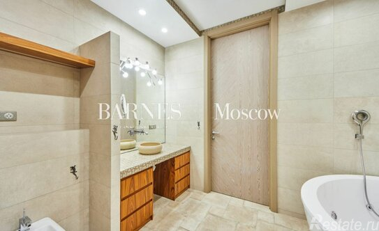 Продажа 4-комн квартиры на вторичном рынке улица Льва Толстого,  д. 23 к1