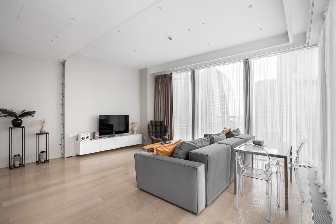 Продажа 2-комн квартиры на вторичном рынке 1-й Красногвардейский проезд, 22с2