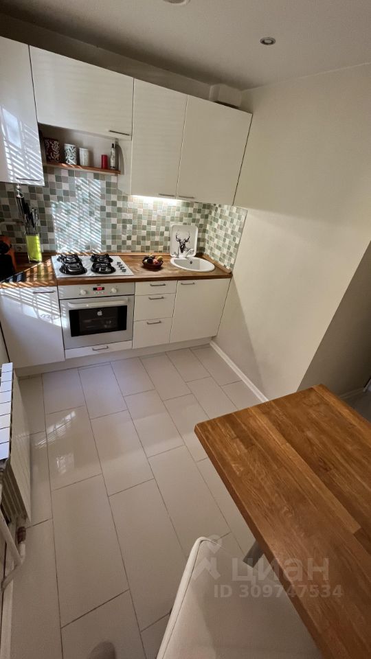 Продажа 1-комн квартиры на вторичном рынке Славянский бульвар, 1