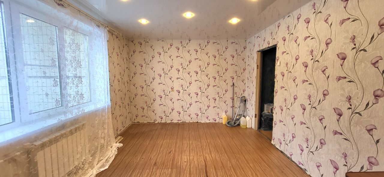 Продажа 3-комн квартиры на вторичном рынке Кировск, Молодежная улица, 3