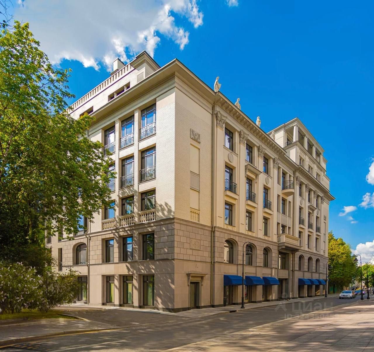 Продажа 3-комн квартиры на вторичном рынке Малая Бронная улица, 15Б