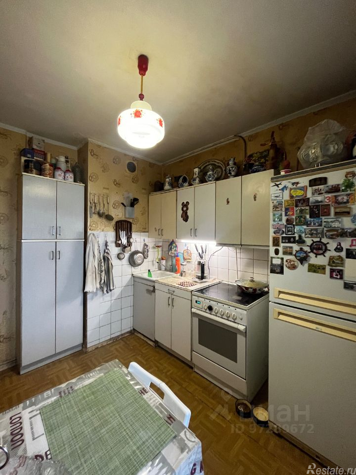 Продажа 3-комн квартиры на вторичном рынке Лобня, Заречная улица,  д. 21