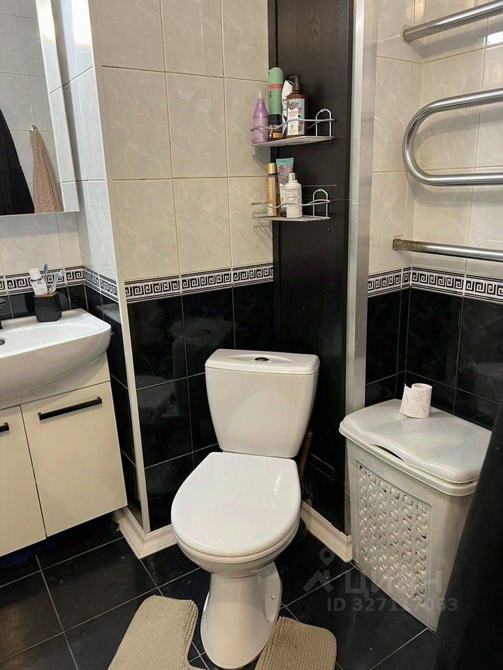 Продажа 3-комн квартиры на вторичном рынке проспект Авиаконструкторов,  д. 32