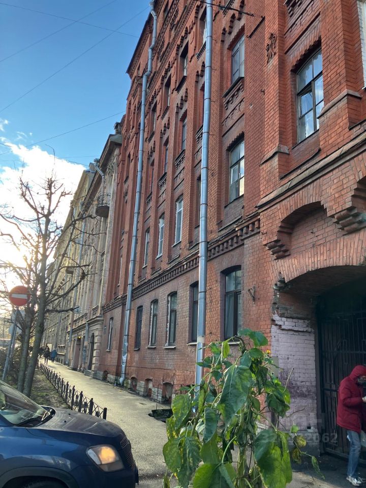 Продажа 2-комн квартиры на вторичном рынке Кавалергардская улица, 20