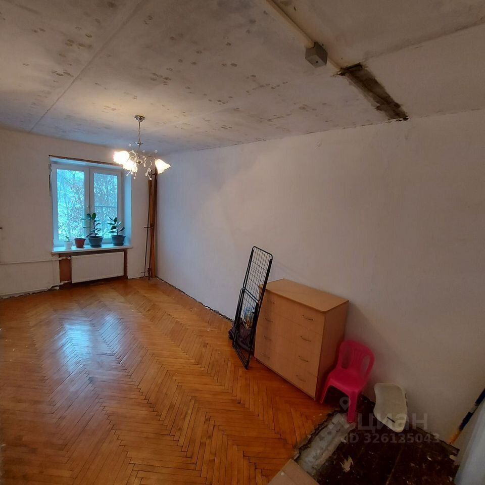 Продажа 2-комн квартиры на вторичном рынке пос. Металлострой, Центральная улица, 15