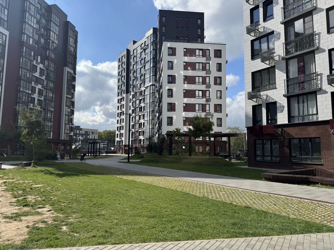Продажа 3-комн квартиры на вторичном рынке Магеллана пр-т,  д. 4