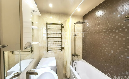 Продажа 3-комн квартиры на вторичном рынке Радужная улица,  д. 1