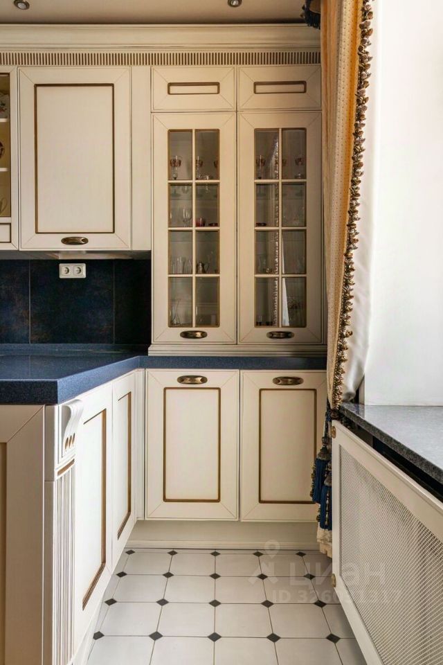 Продажа 4-комн квартиры на вторичном рынке Приморский проспект, 14