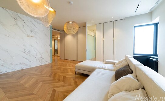 Продажа 4-комн квартиры на вторичном рынке ул Ораниенбаумская,  д. 21