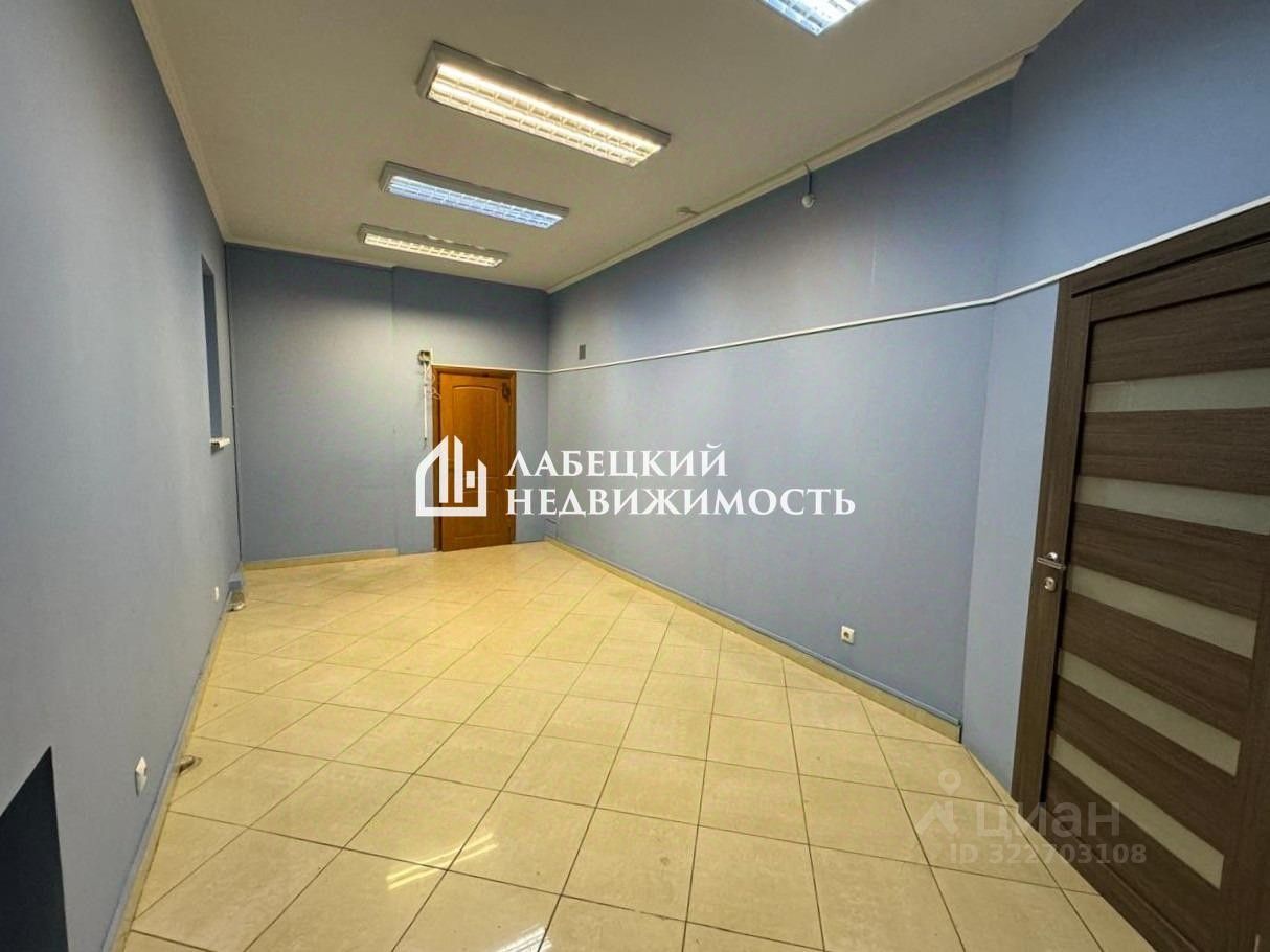 Продажа 3-комн квартиры на вторичном рынке Исполкомская улица, 10