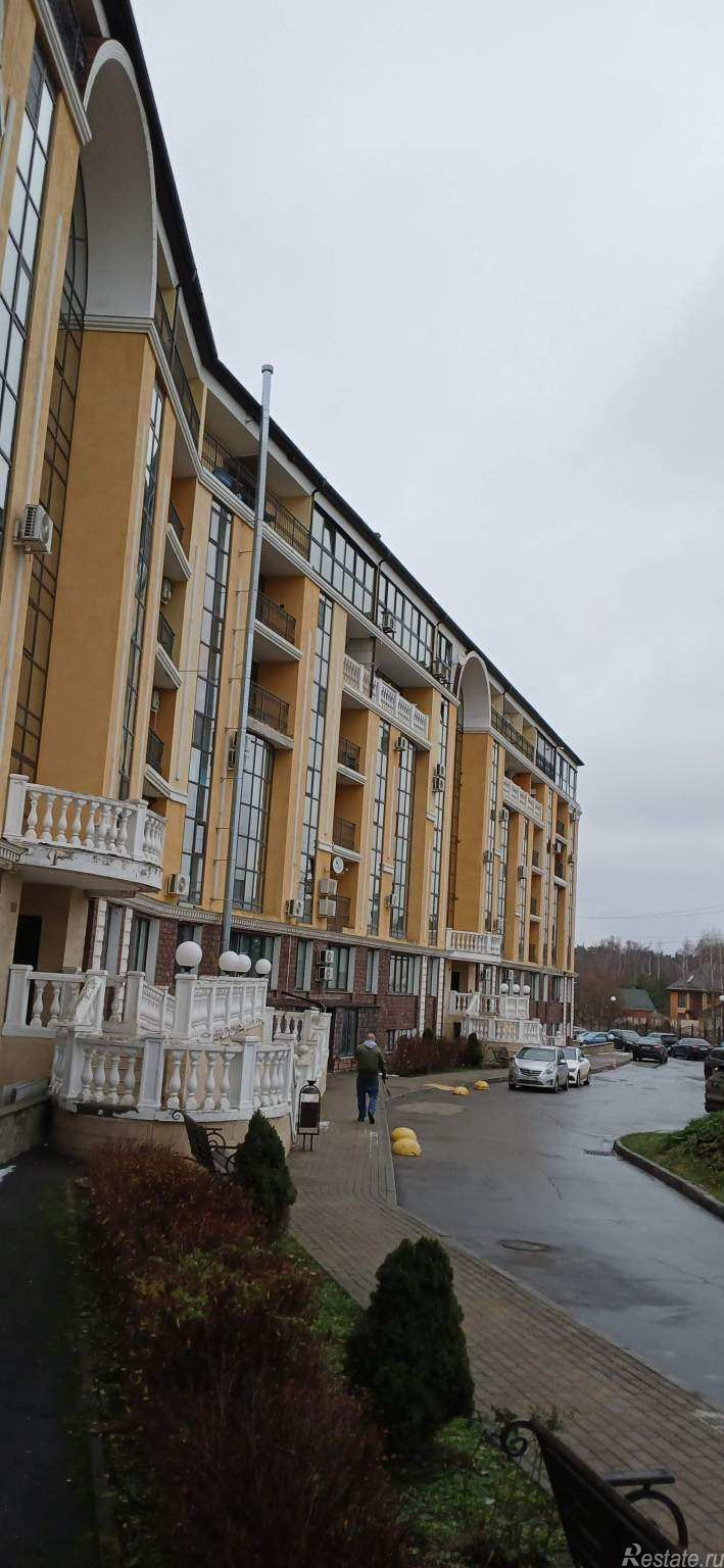Продажа 3-комн квартиры на вторичном рынке деревня Грибки, Адмиральская улица,  д. 6,  к. стр1
