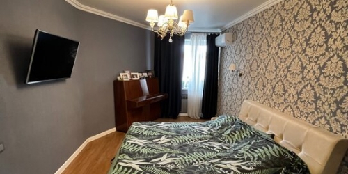 3-комн квартира ул Ленсовета,  д. 90