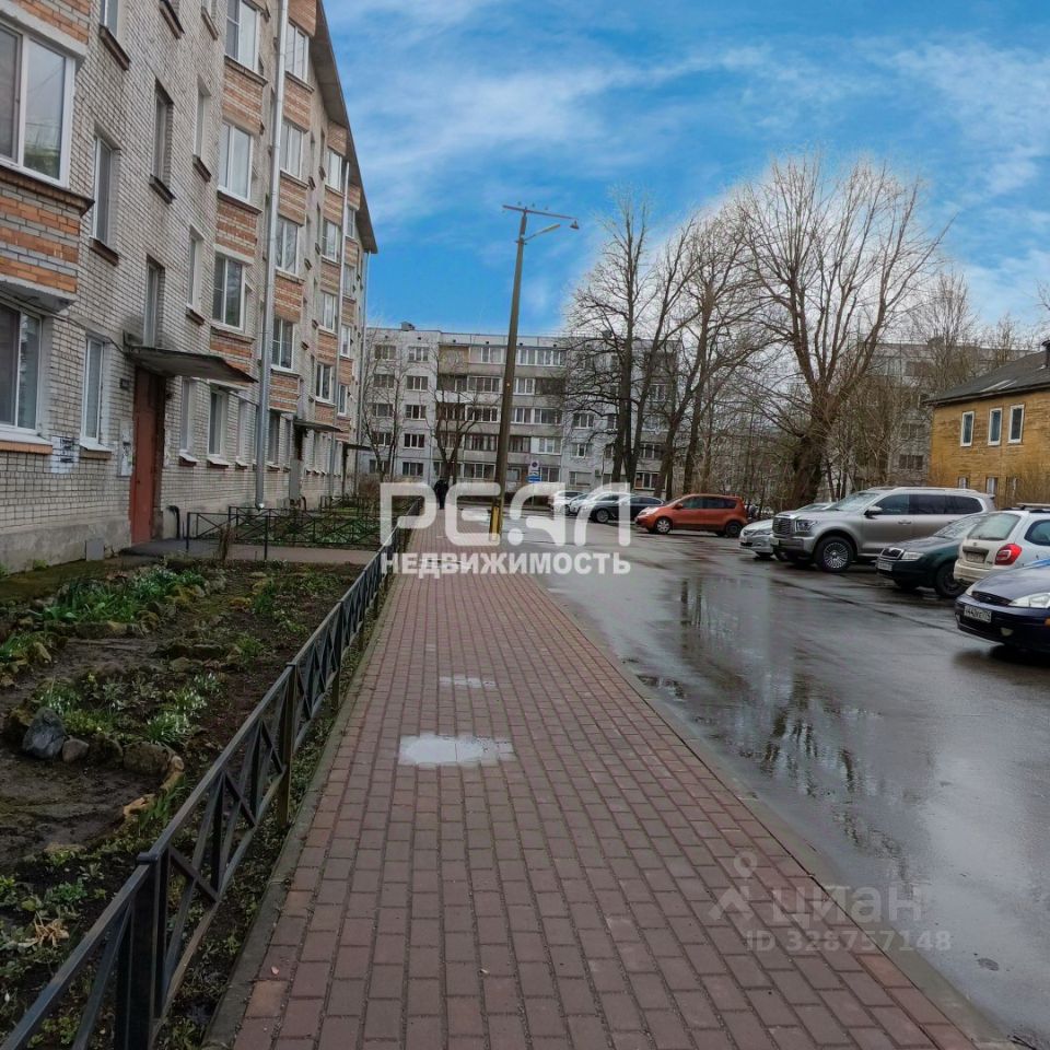 Продажа 1-комн квартиры на вторичном рынке Гатчина, улица Хохлова, 21
