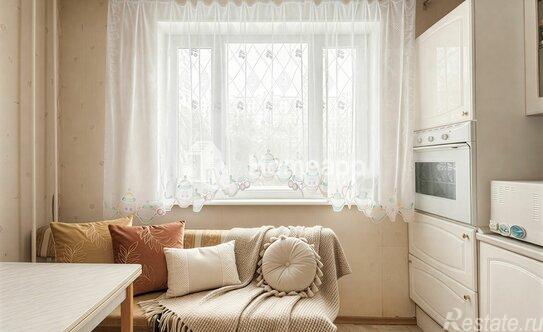 Продажа 2-комн квартиры на вторичном рынке Осенний б-р,  д. 10,  к. 1