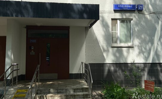 Продажа 3-комн квартиры на вторичном рынке улица Кулакова,  д. 21