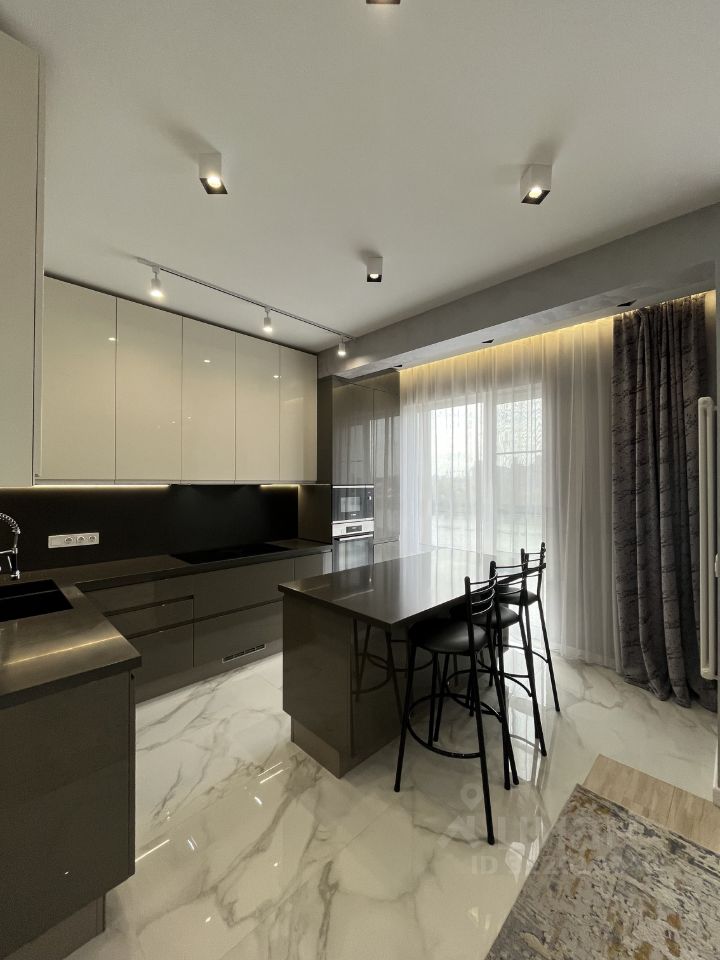 Аренда 3-комн квартиры на вторичном рынке проспект Лихачева, 10к4