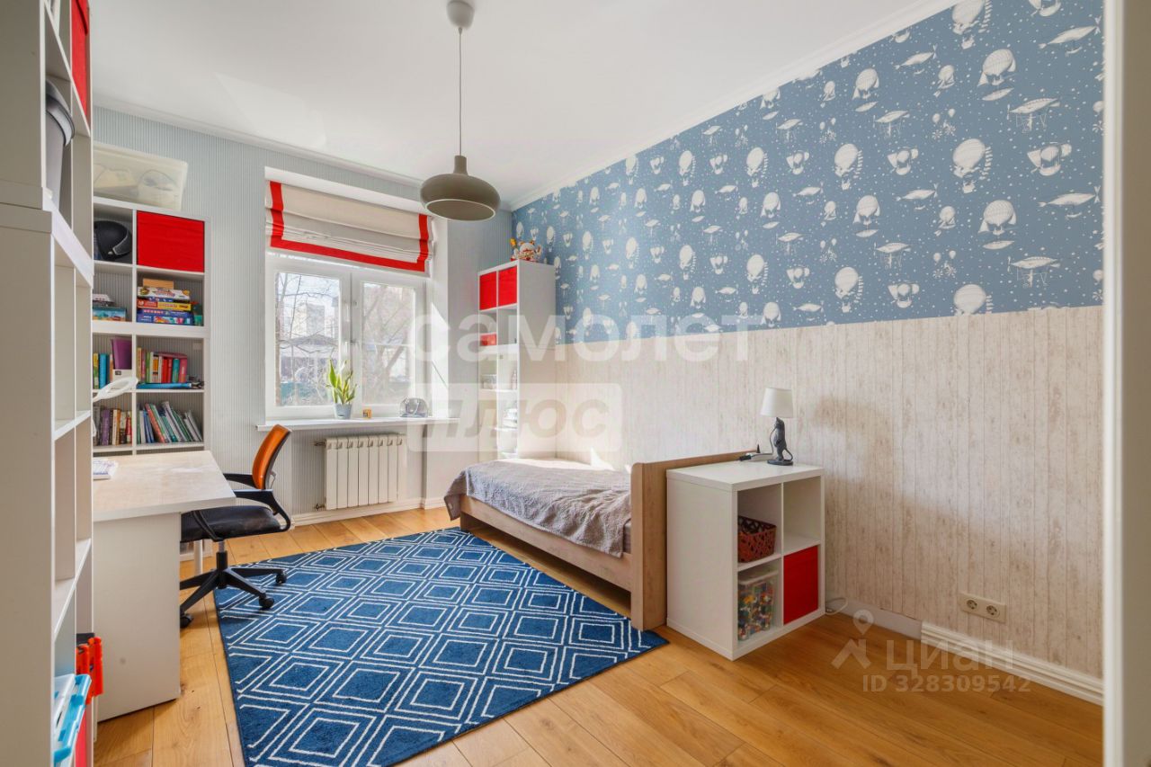 Продажа 3-комн квартиры на вторичном рынке Болотниковская улица, 17