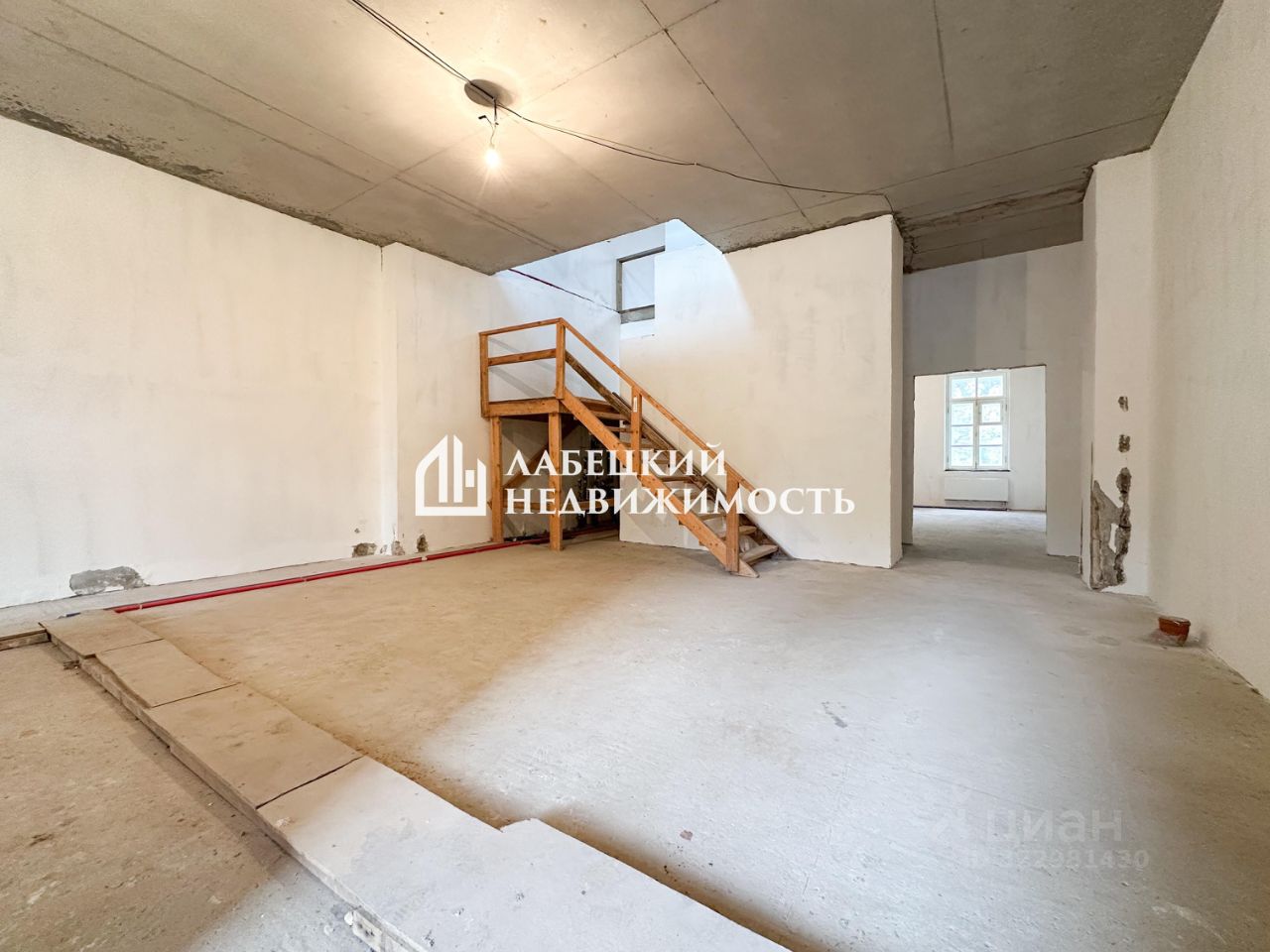 Продажа 3-комн квартиры на вторичном рынке Петергоф, Конно-Гренадерская улица, 13