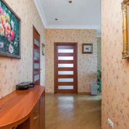 Продажа 5-комн квартиры на вторичном рынке улица Маршала Соколовского,  д. 1