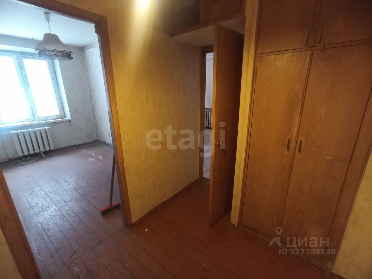 Продажа 2-комн квартиры на вторичном рынке Мосфильмовская улица, 16