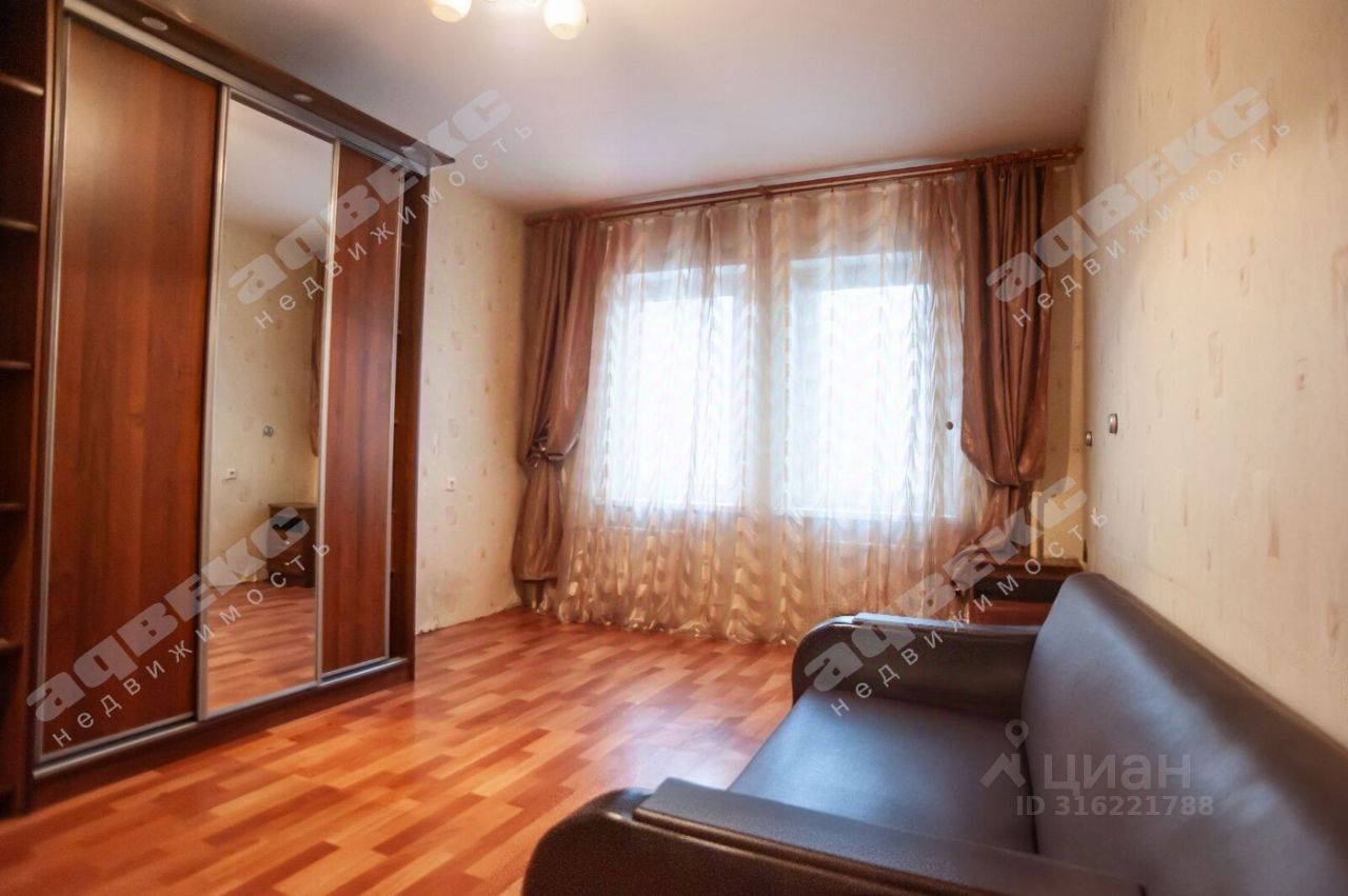 Продажа 3-комн квартиры на вторичном рынке Южный мкр, улица Знаменская, 14