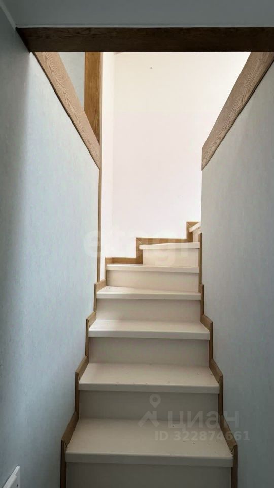 Продажа 3-комн квартиры на вторичном рынке Павловск, Звериницкая улица, 19