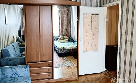 Продажа 2-комн квартиры на вторичном рынке Киришский район, улица Строителей,  д. 2