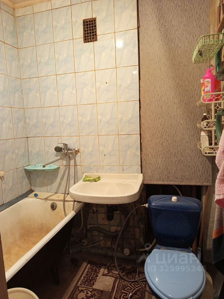 Продажа 2-комн квартиры на вторичном рынке Сланцы, улица Ломоносова,  д. 46