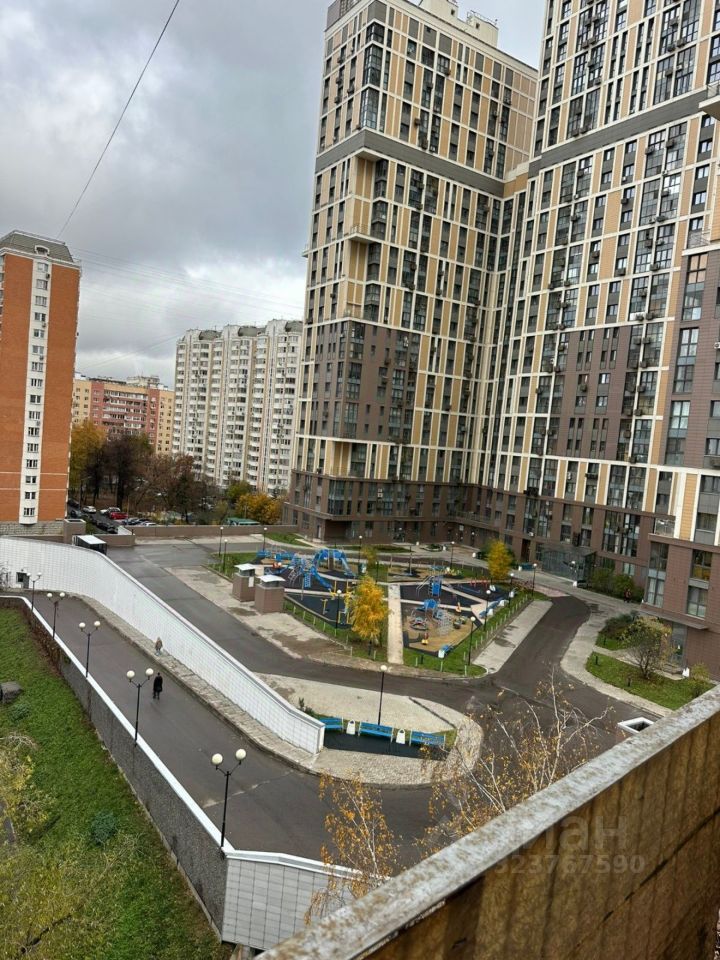 Продажа 2-комн квартиры на вторичном рынке Смольная улица, 47