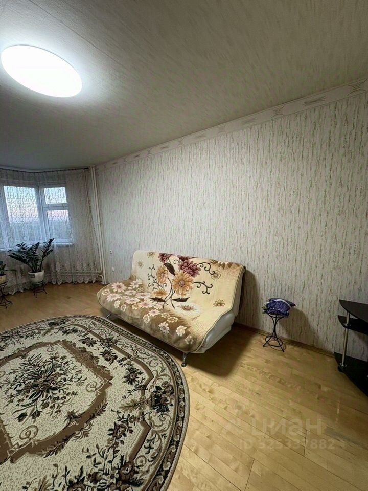 Продажа 3-комн квартиры на вторичном рынке улица Маршала Савицкого, 28