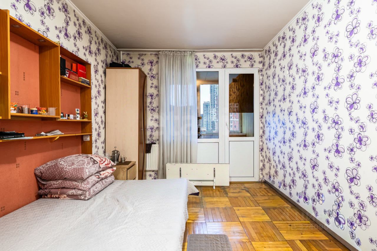 Продажа 3-комн квартиры на вторичном рынке Дунайский проспект, 7