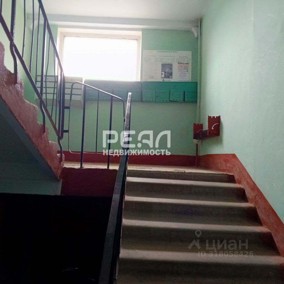 Продажа 2-комн квартиры на вторичном рынке пос. Новый Свет, 43