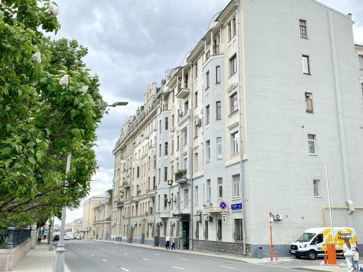 Продажа 4-комн квартиры на вторичном рынке улица Знаменка, 13С1