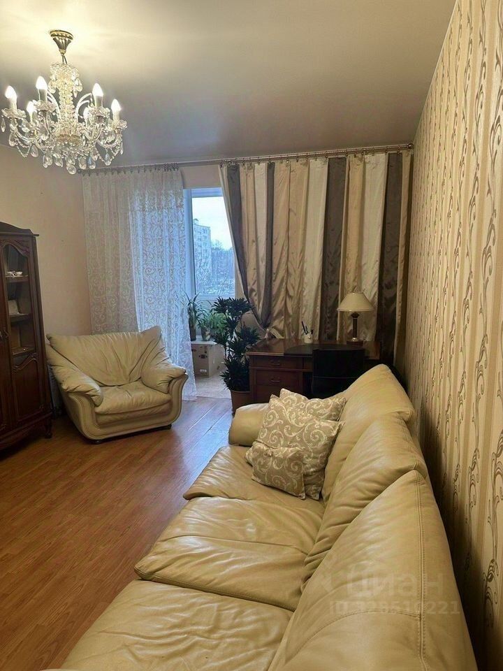 Продажа 4-комн квартиры на вторичном рынке улица Дыбенко, 42